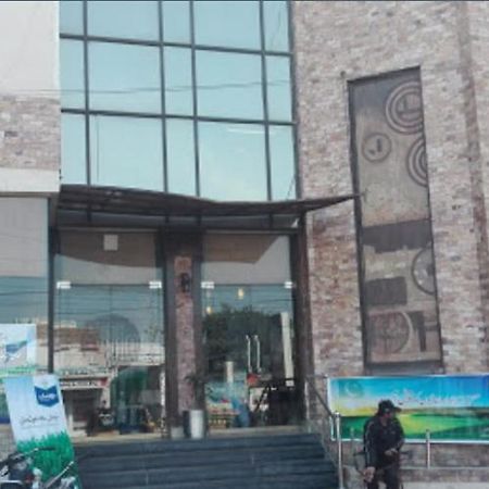 Solo Hotel & Restaurant Sargodha Экстерьер фото