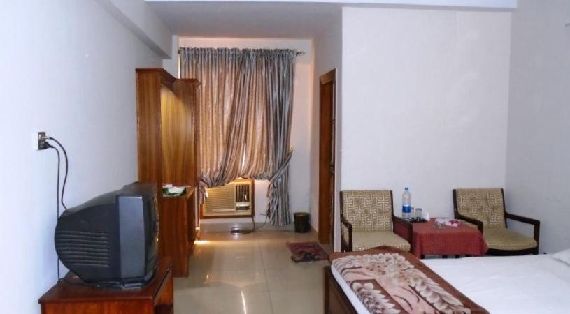 Solo Hotel & Restaurant Sargodha Экстерьер фото