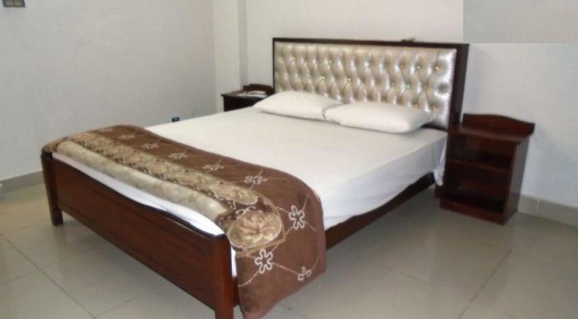 Solo Hotel & Restaurant Sargodha Экстерьер фото