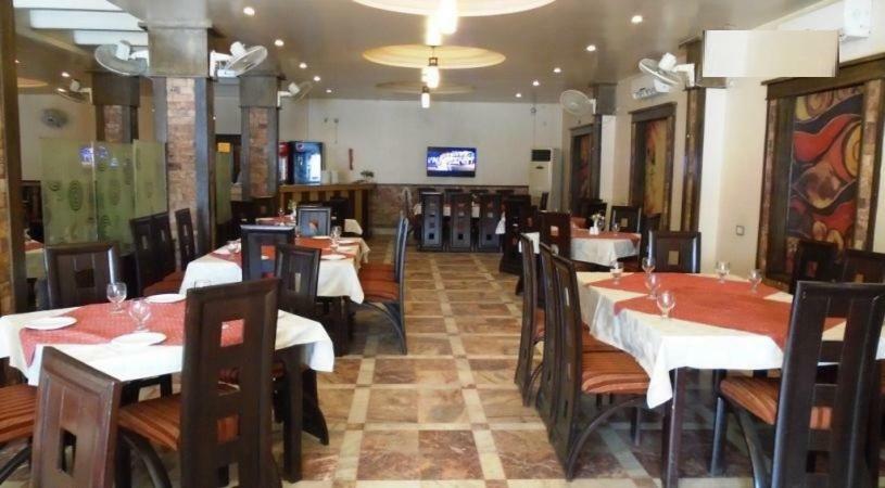 Solo Hotel & Restaurant Sargodha Экстерьер фото